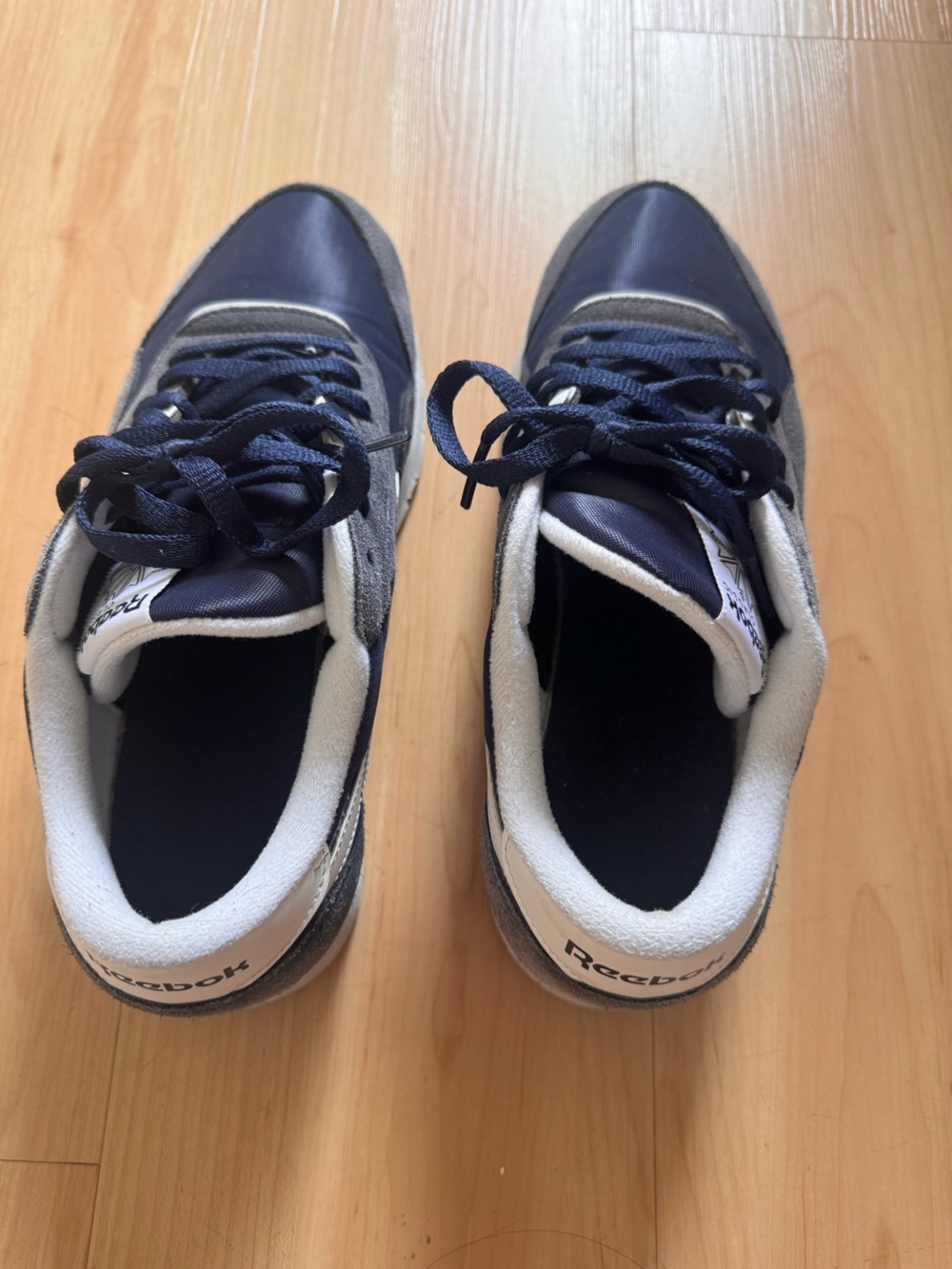 Reebok Men’s Navy and White Low-Top Sneakers